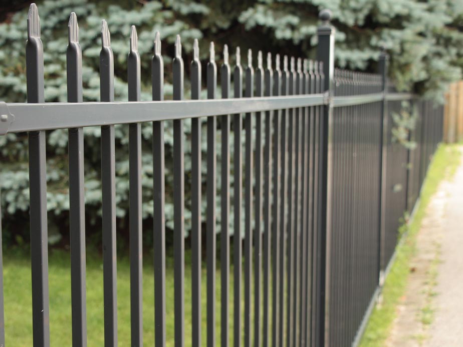 Aluminium Fence Contractor in Ottawa and Gatineau