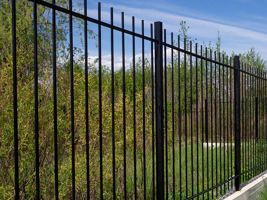 Residential Ornamental Iron Fence Company In Ottawa and Gatineau