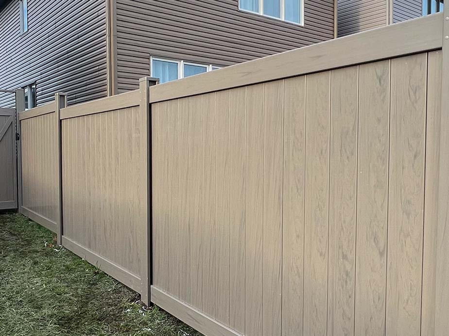 Residential Vinyl Fence Company In Ottawa and Gatineau