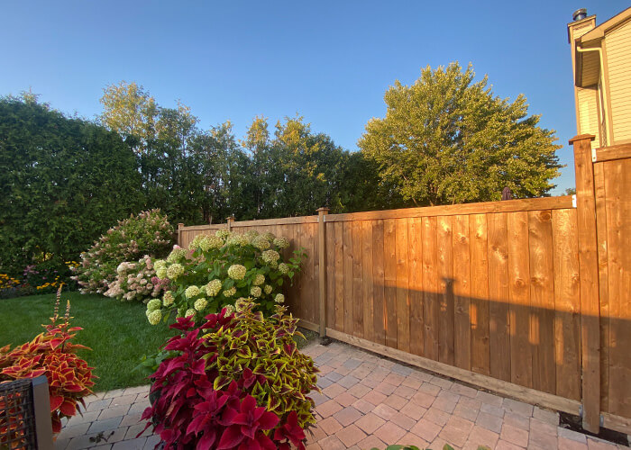 Wood fence contractor in Ottawa and Gatineau